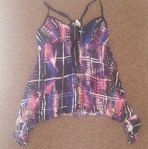 🌸 Zip-front graffiti top